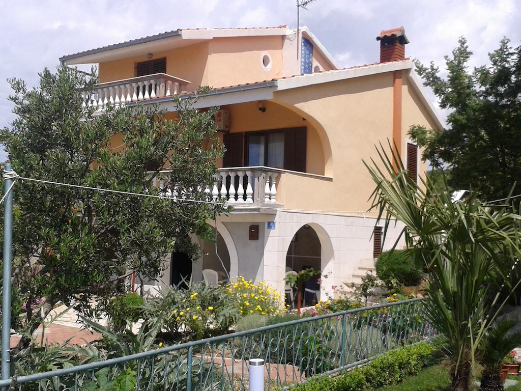 Apartments Zdenka 罗戈兹尼察 外观 照片